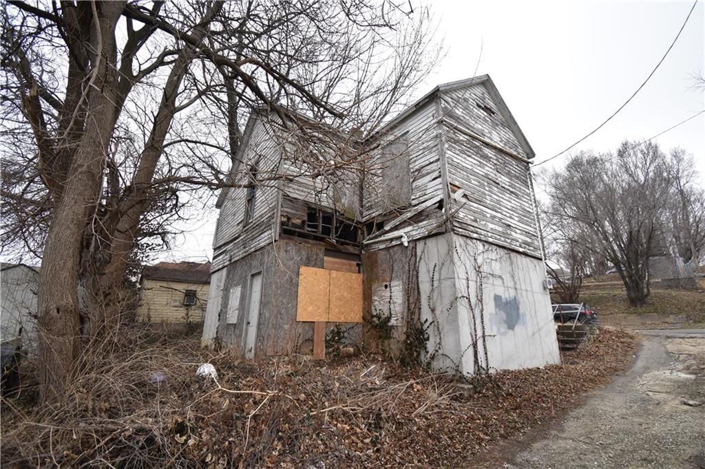 114 E Saint Paul Street — photo 4