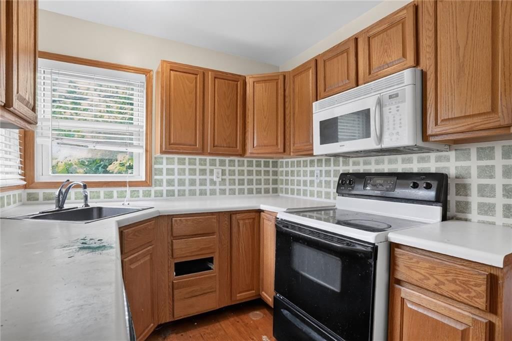 8219 WOODWARD Street — photo 6