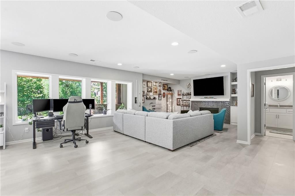 7511 N Gower Avenue — photo 32