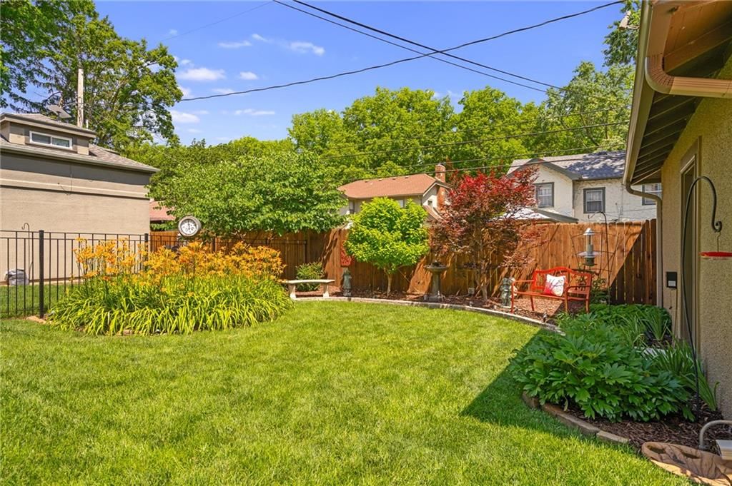 1008 W 71st Terrace — photo 6