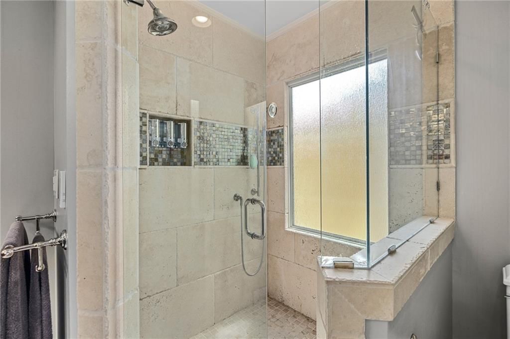 1008 W 71st Terrace — photo 39