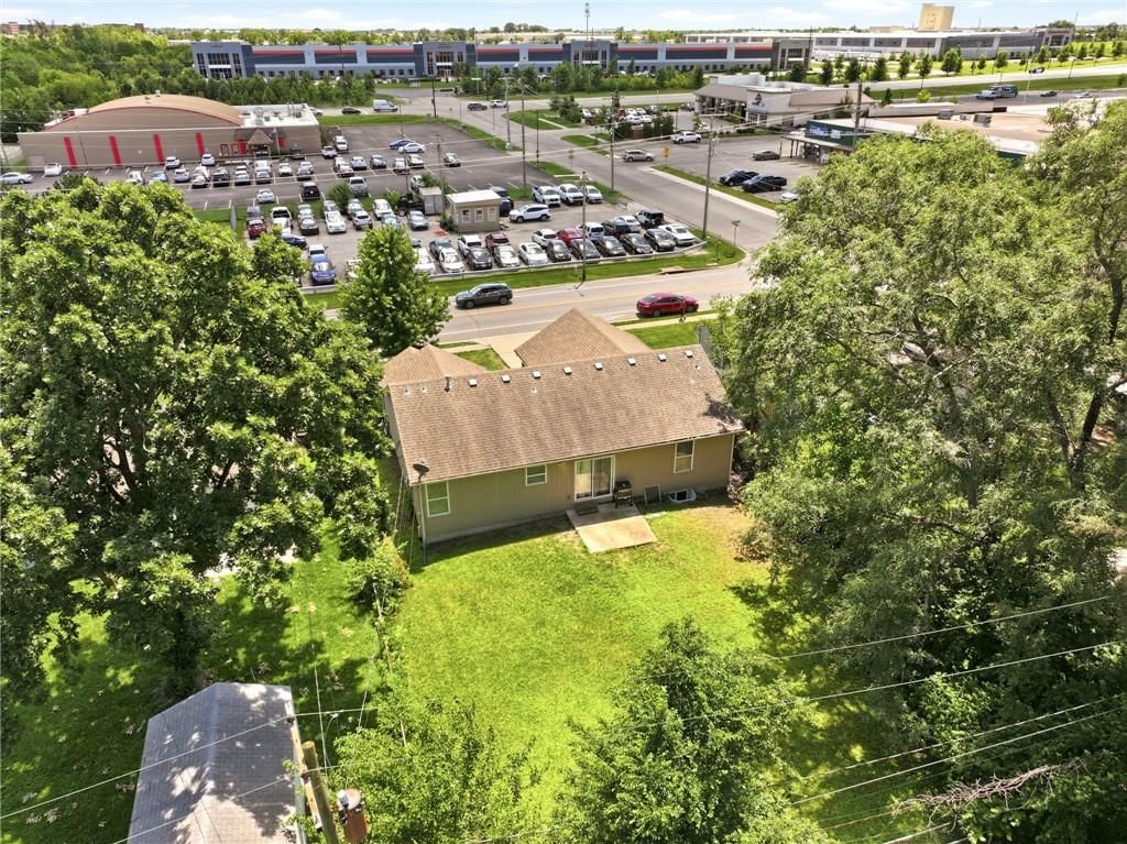 704 W Dennis Avenue — photo 32