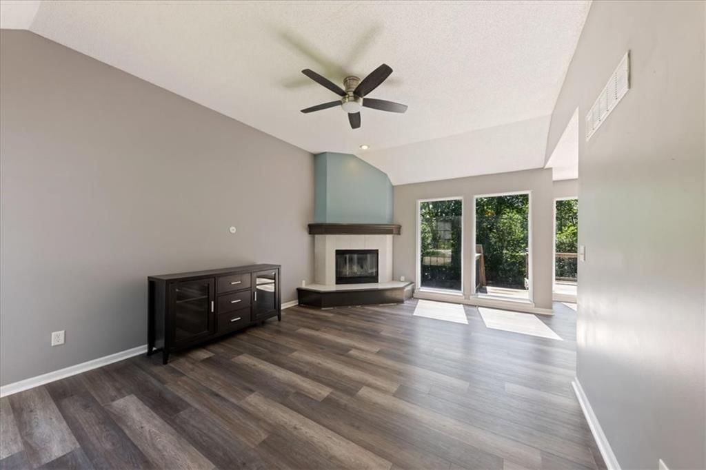 547 W Layton Street — photo 4