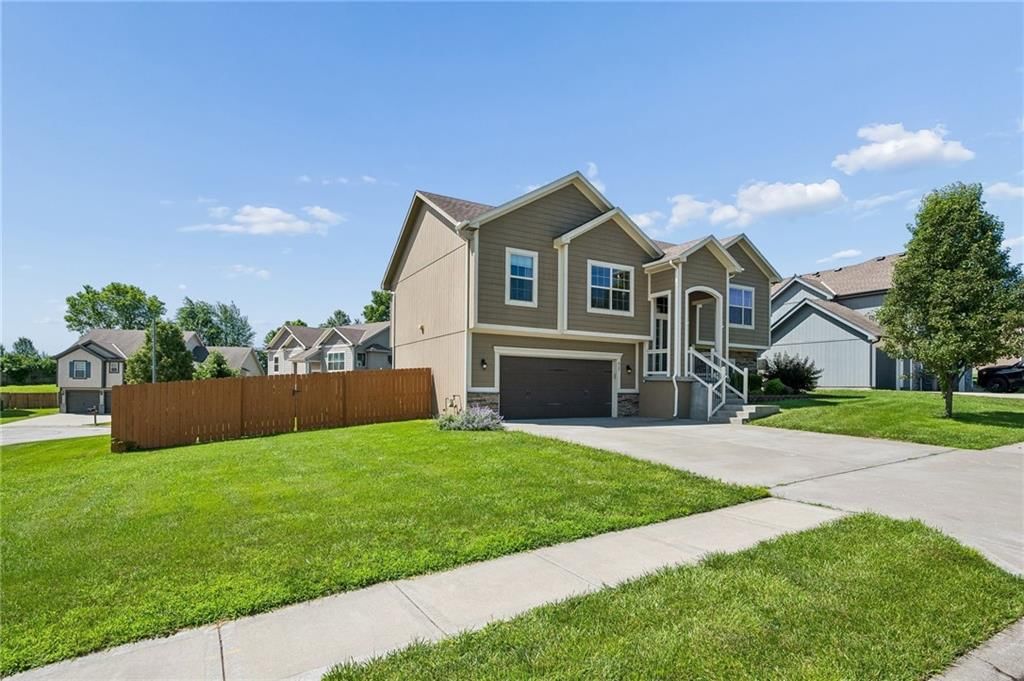 927 NW Long Drive — photo 2