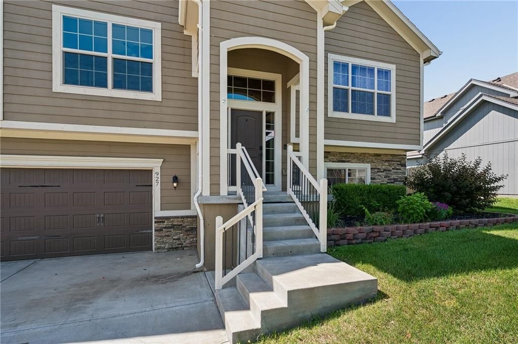 927 NW Long Drive — photo 3