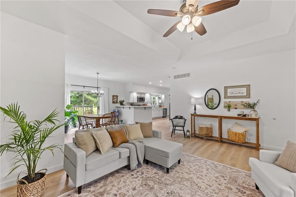 310 W Elm Street — photo 13