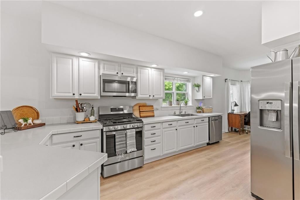 310 W Elm Street — photo 18