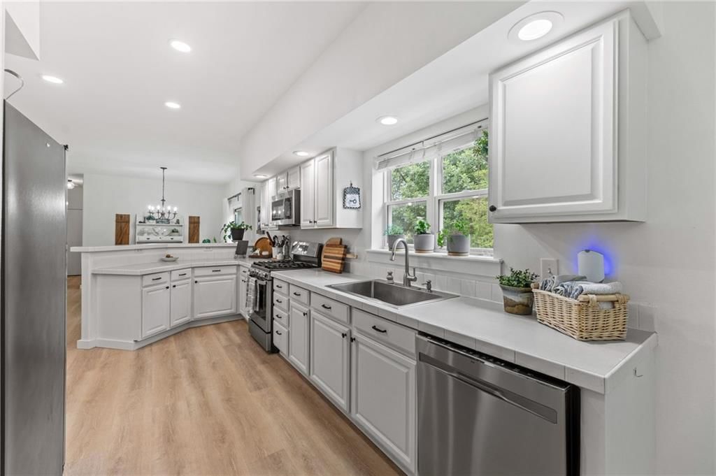 310 W Elm Street — photo 20