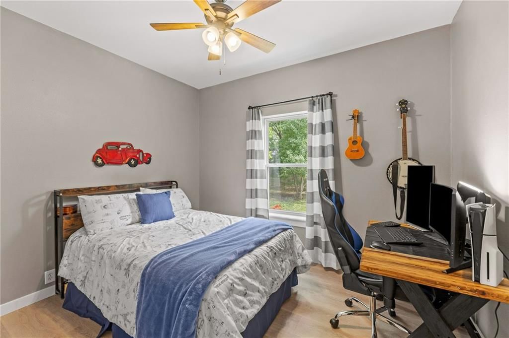310 W Elm Street — photo 33