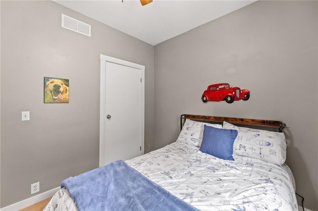 310 W Elm Street — photo 34
