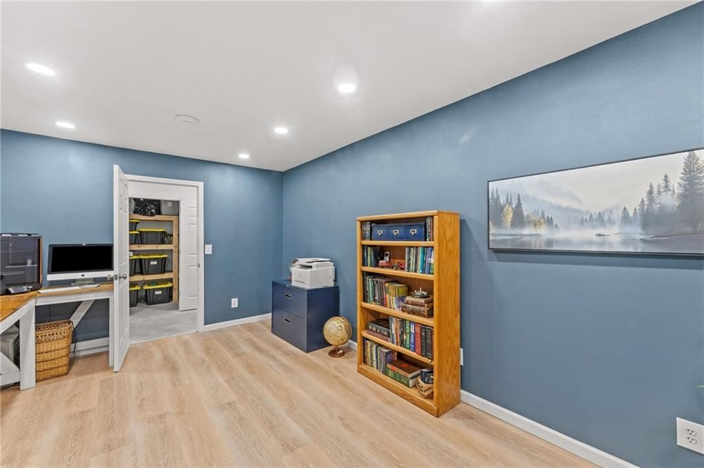 310 W Elm Street — photo 38