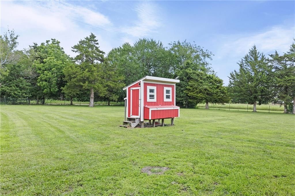 310 W Elm Street — photo 49