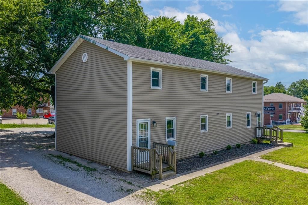 218 W South Street — photo 8
