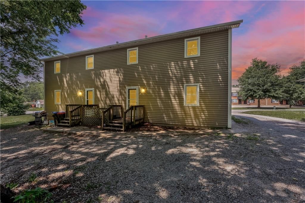 218 W South Street — photo 15