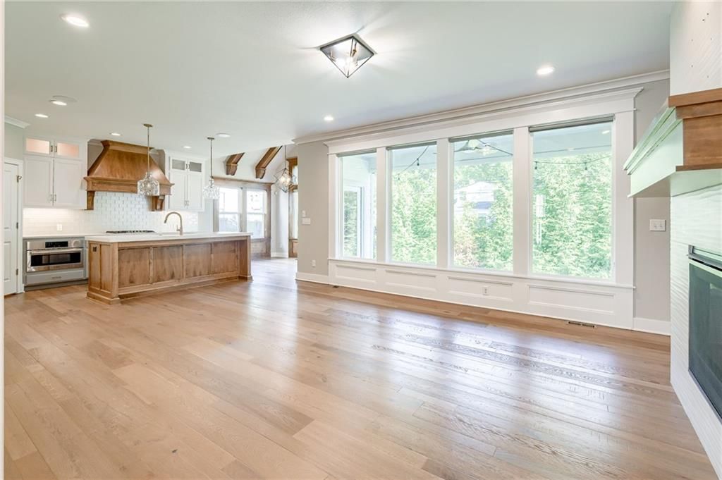 Photo 5 of 49 - 4620 W 70th Street