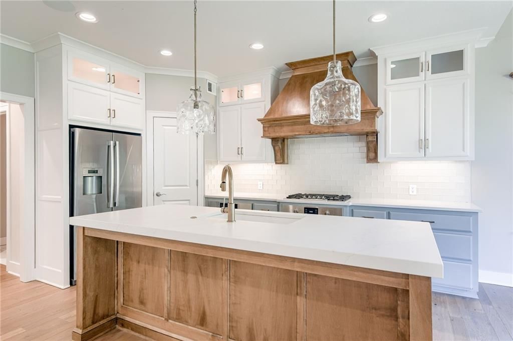 Photo 10 of 49 - 4620 W 70th Street