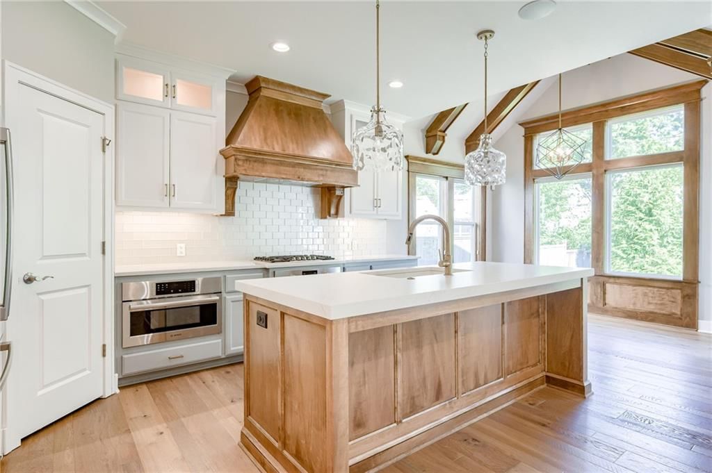 Photo 11 of 49 - 4620 W 70th Street
