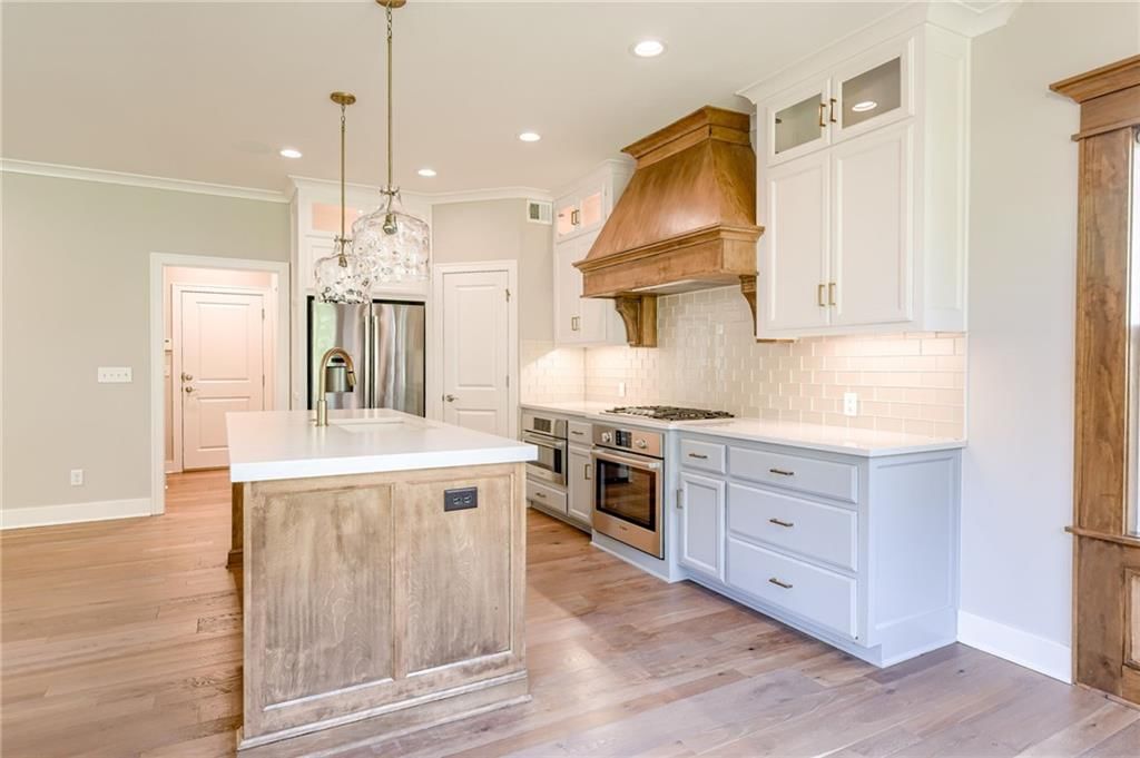 Photo 14 of 49 - 4620 W 70th Street