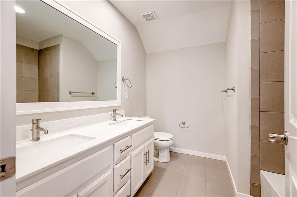 Photo 33 of 49 - 4620 W 70th Street