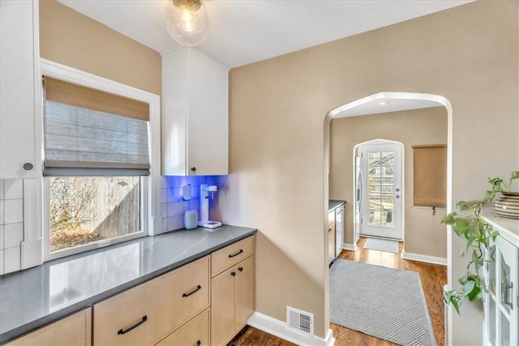 7547 Grand Avenue — photo 16