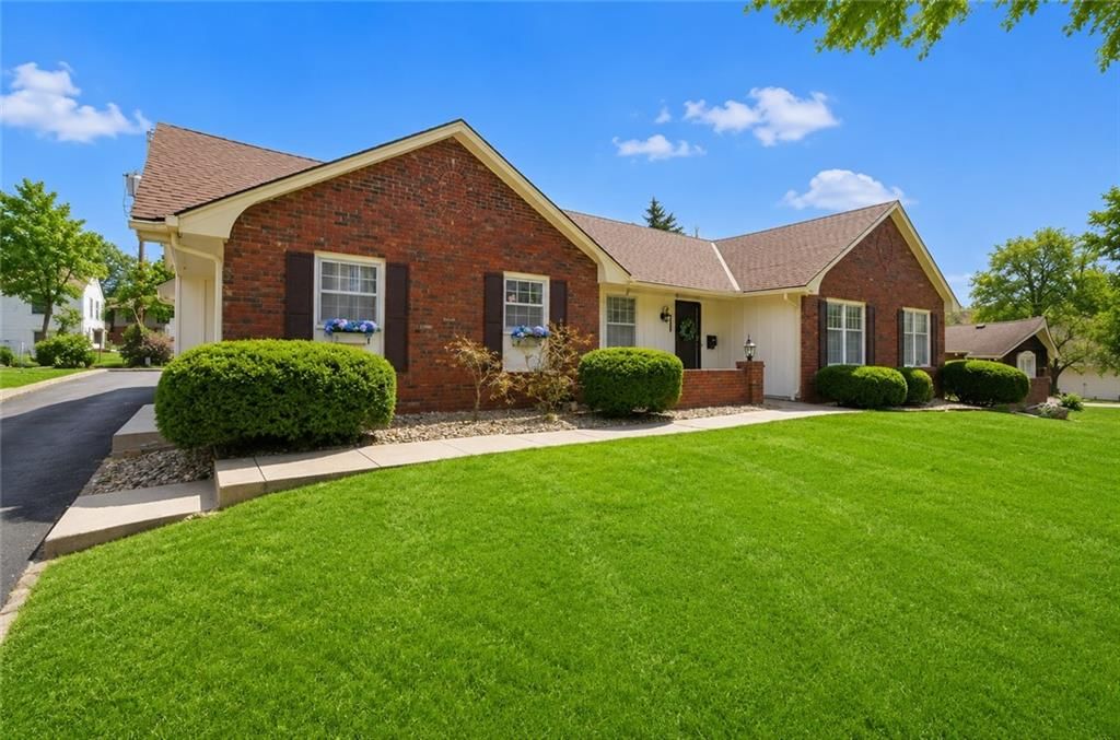 11601 WORNALL Road — photo 3