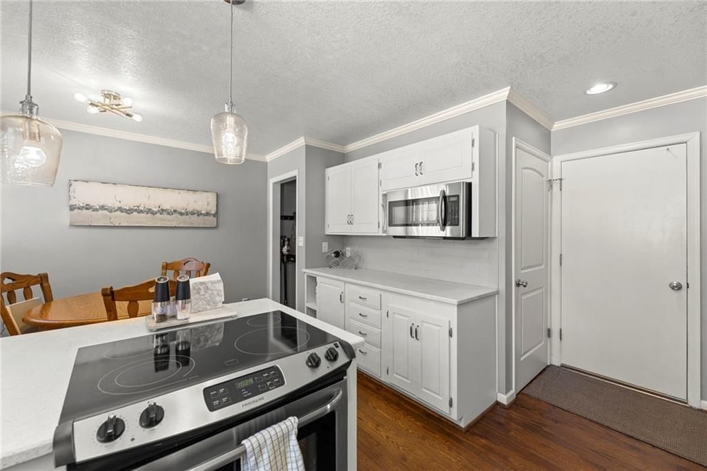 11601 WORNALL Road — photo 17