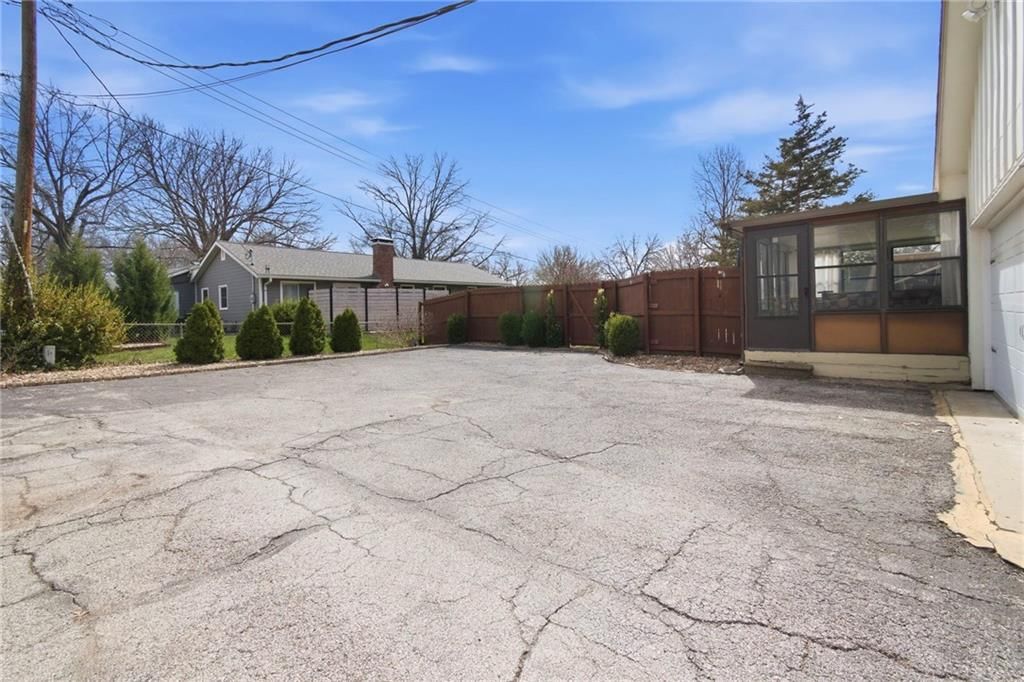 11601 WORNALL Road — photo 43