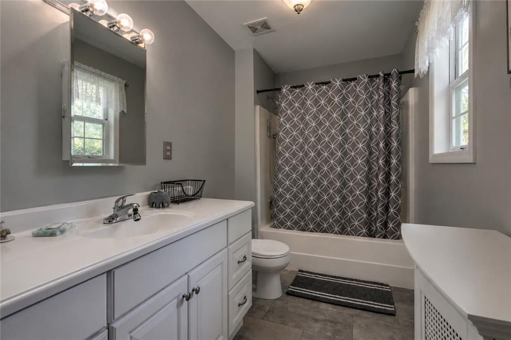 2718 S Wood Street — photo 11
