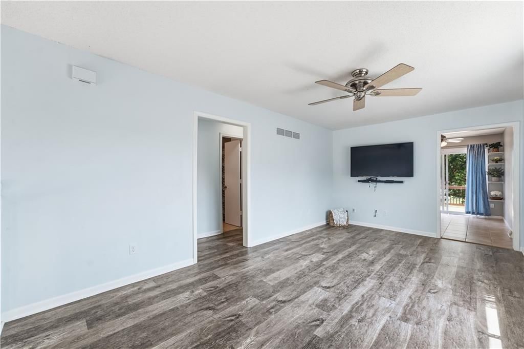 8669 N Hull Avenue — photo 9