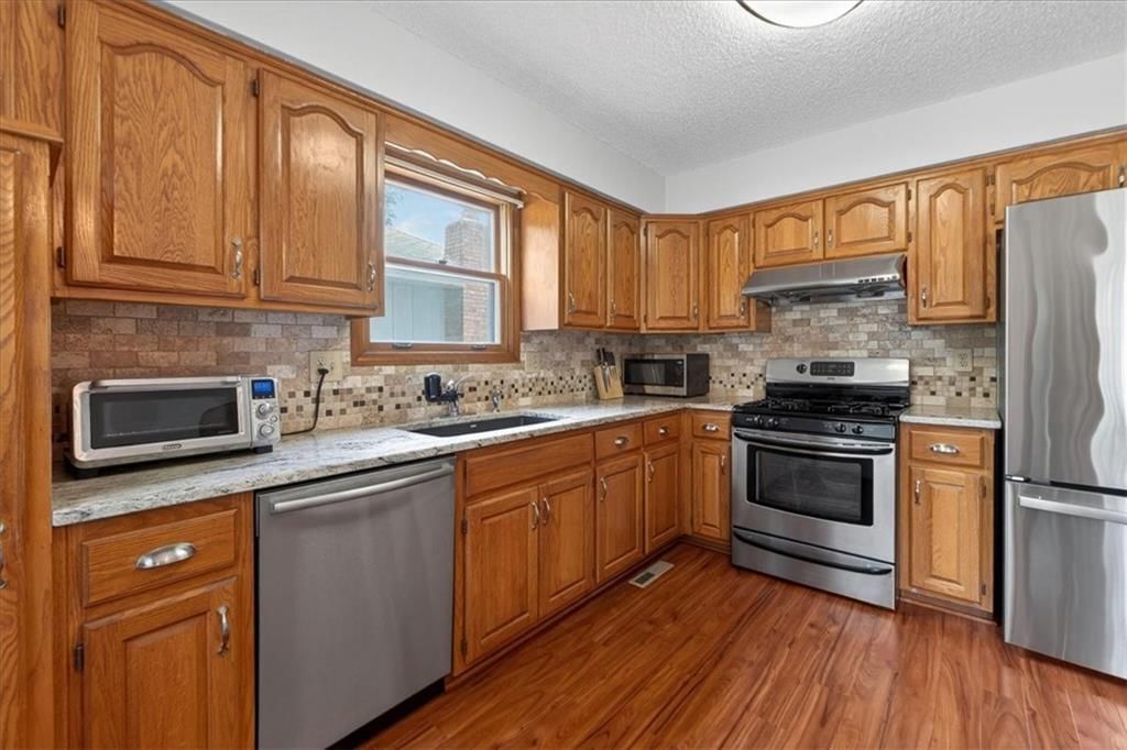 1912 NW 9th Street Court — photo 6