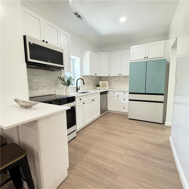 710 Elliott Street — photo 2