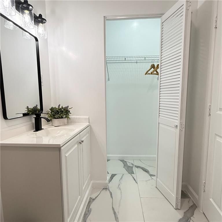 710 Elliott Street — photo 26