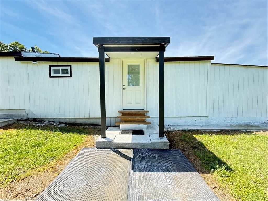 710 Elliott Street — photo 43