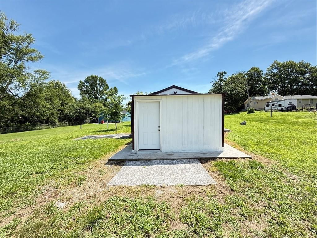 710 Elliott Street — photo 46