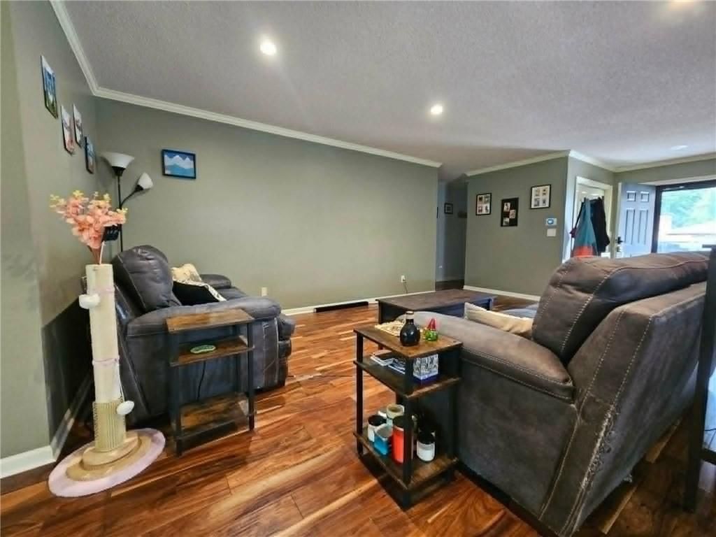105 W Lincoln Street — photo 6