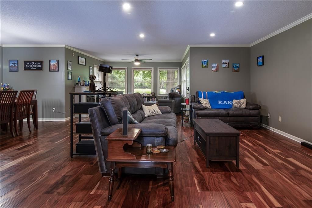 105 W Lincoln Street — photo 10
