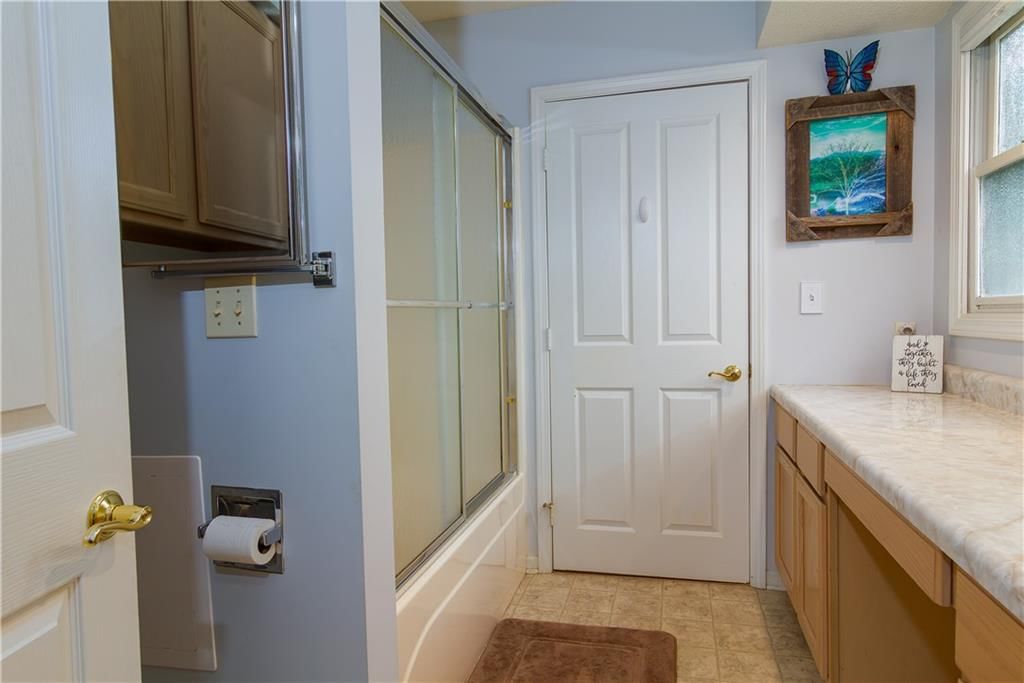 105 W Lincoln Street — photo 23