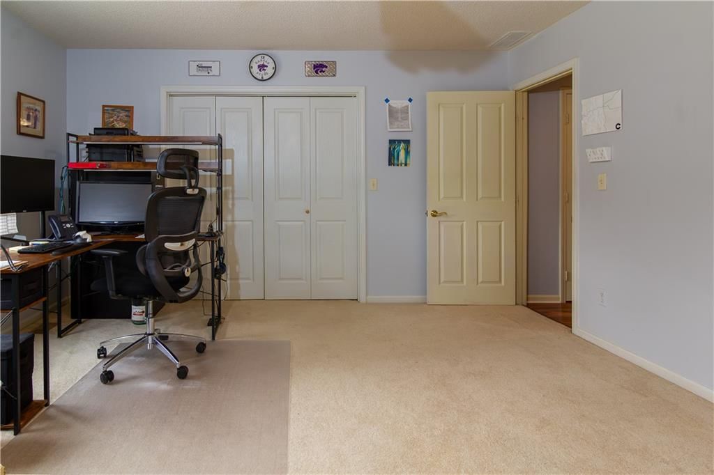 105 W Lincoln Street — photo 24