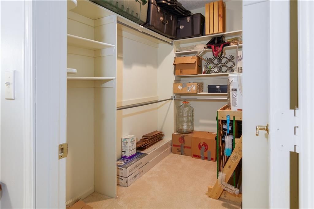 105 W Lincoln Street — photo 27