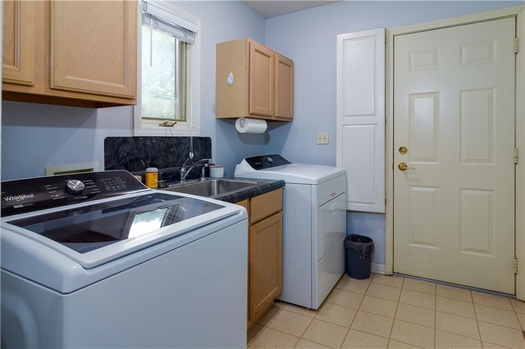 105 W Lincoln Street — photo 28