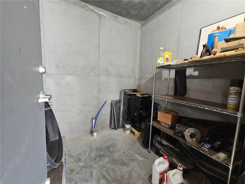 105 W Lincoln Street — photo 36