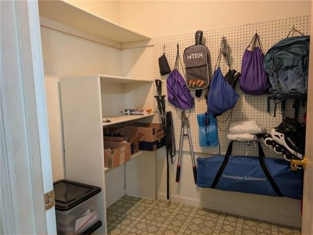 105 W Lincoln Street — photo 39