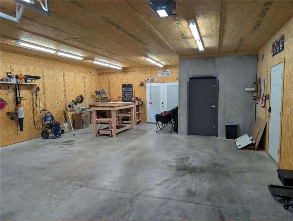 105 W Lincoln Street — photo 41