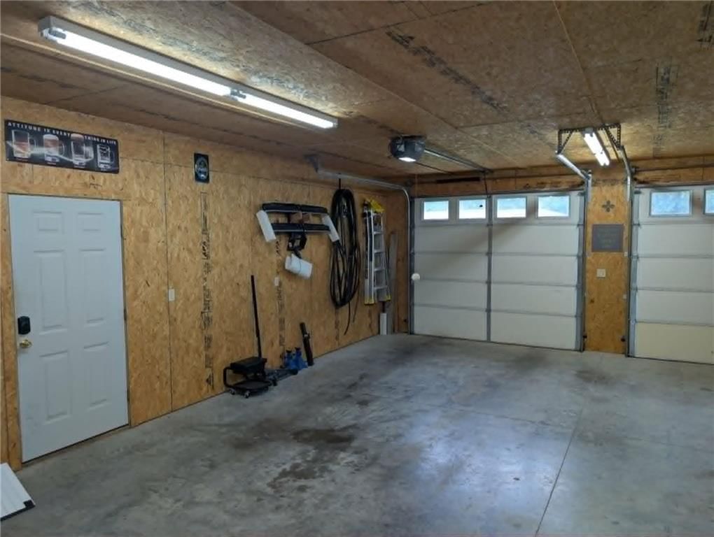 105 W Lincoln Street — photo 42