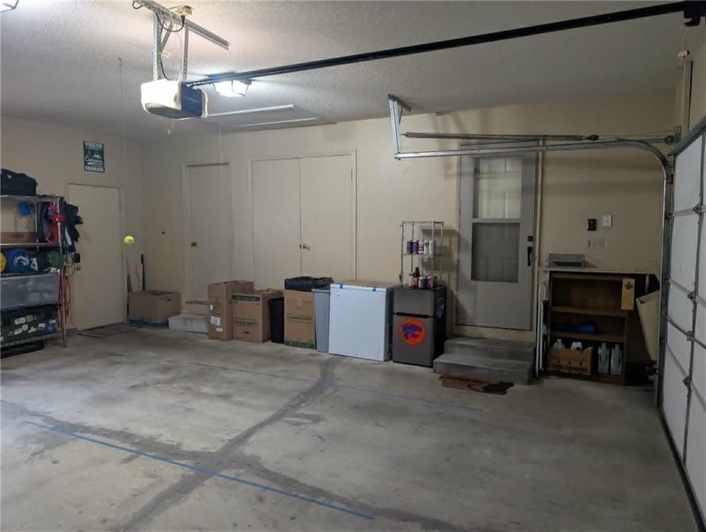 105 W Lincoln Street — photo 45