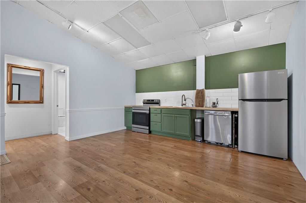609 E 92nd Terrace — photo 39