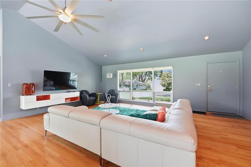 6723 W 66th Street — photo 3
