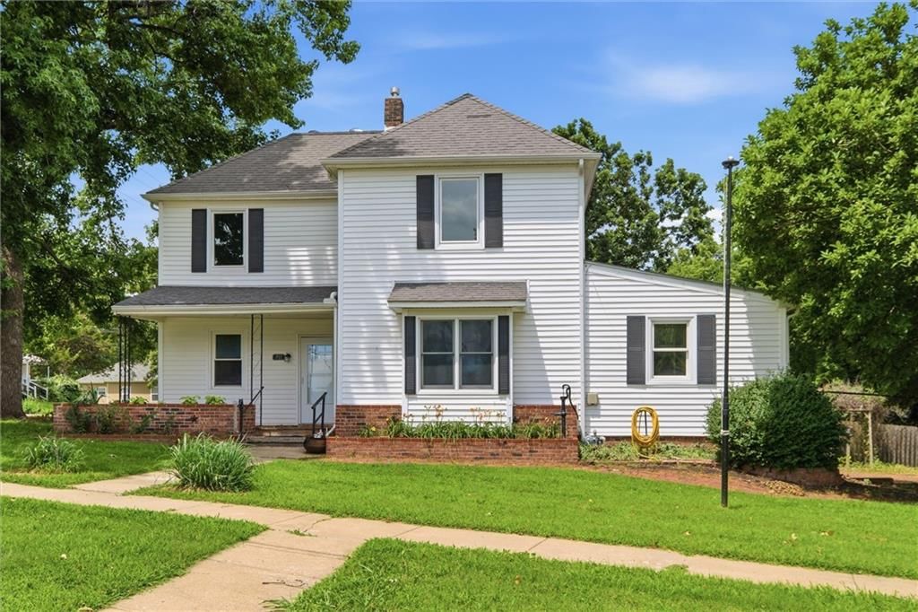 301 Allcutt Avenue — photo 1
