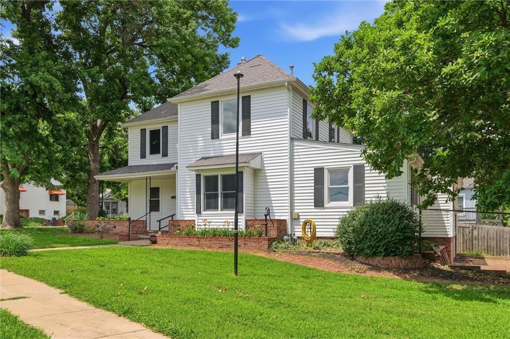 301 Allcutt Avenue — photo 2