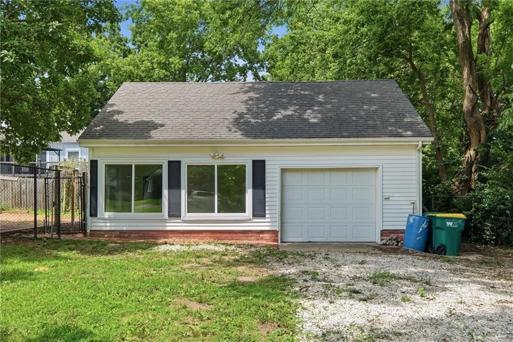 301 Allcutt Avenue — photo 5